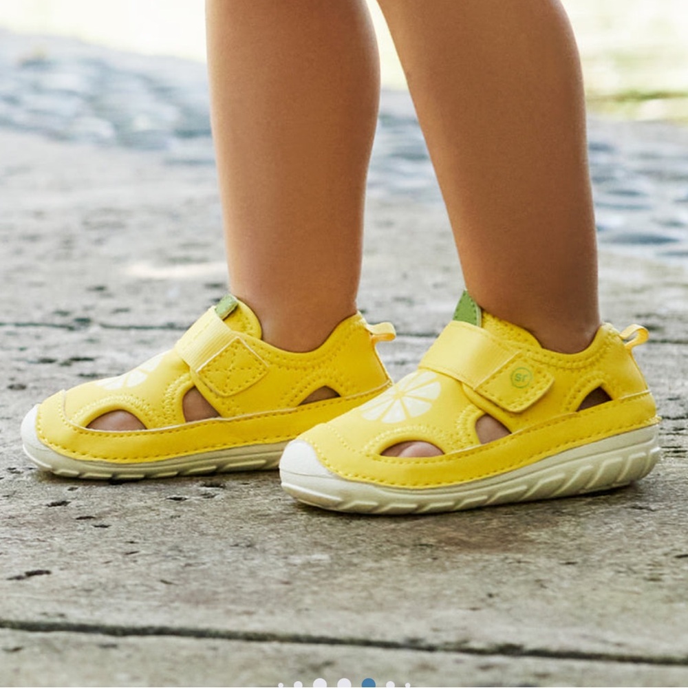 Stride Rite Lemon Yellow Soft Splash Sandal Size 5.5W